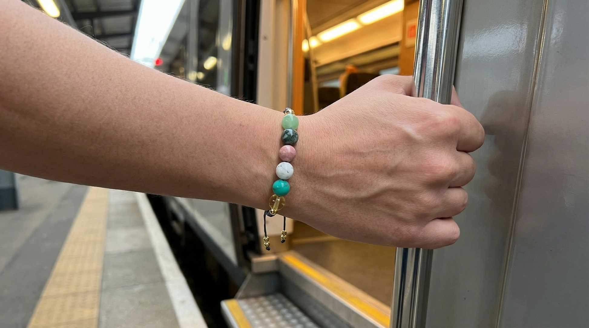 Unisex prosperity and opportunity bracelet with mixed golden and green stones